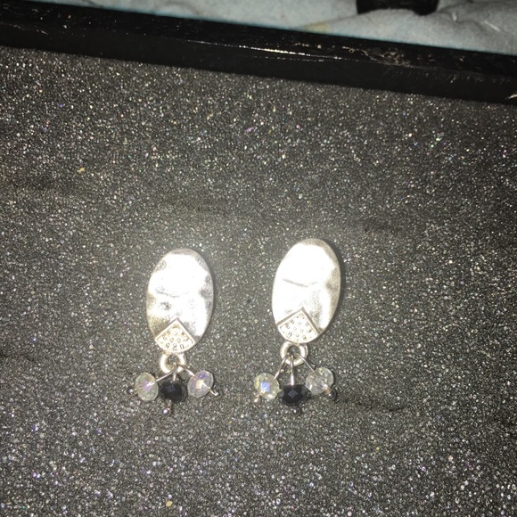 Silver post earrings w/ crystal & Black crystals - Picture 3 of 6